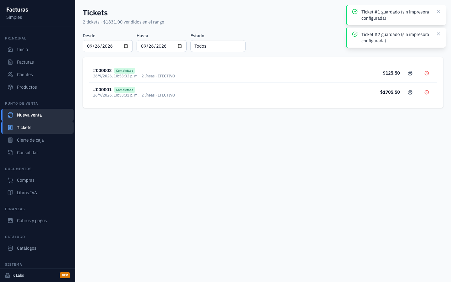 En escritorio, el historial de tickets muestra cada venta con su correlativo, fecha, total y estado, con acceso a reimprimir y anular.